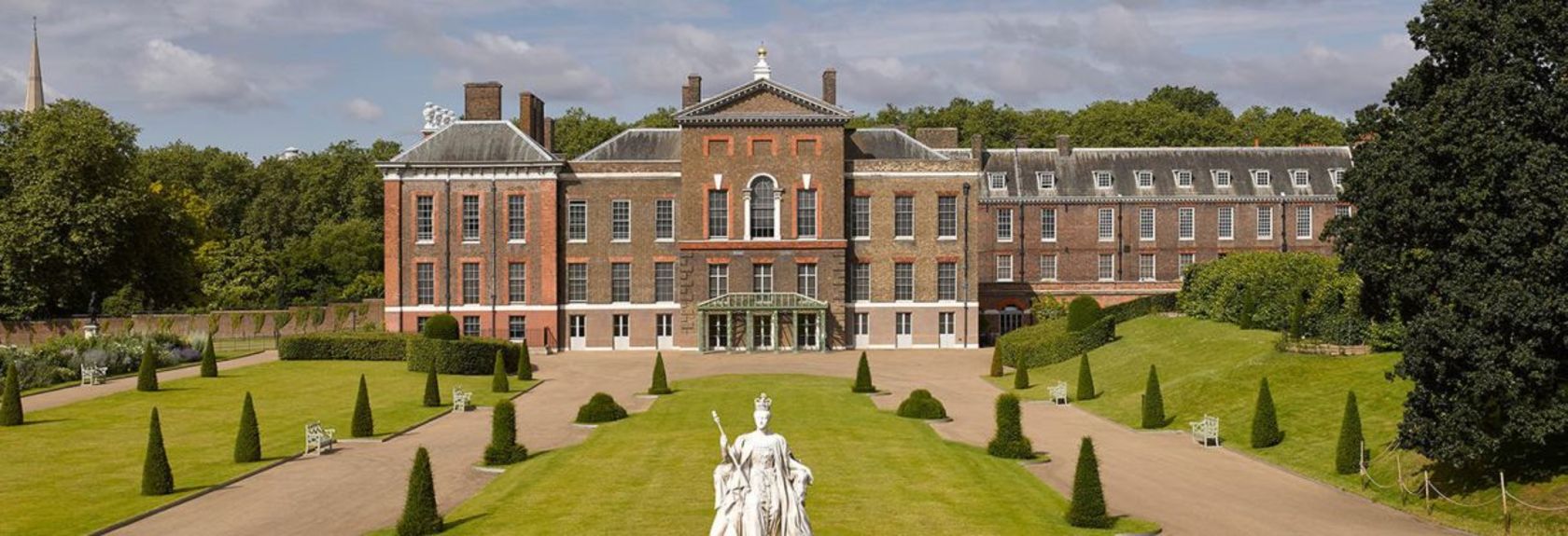 Ao lado do Buckingham Palace há outra residência real em Londres, o Kensington Palace, nos Kensington Gardens