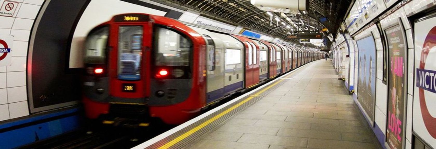 A maneira mais rápida de contornar Londres é de metrô. Especialmente com as distâncias mais longas, não há melhor meio de transporte do que o metrô de Londres para cobrir grandes distâncias nesta imensa cidade do Tamisa.