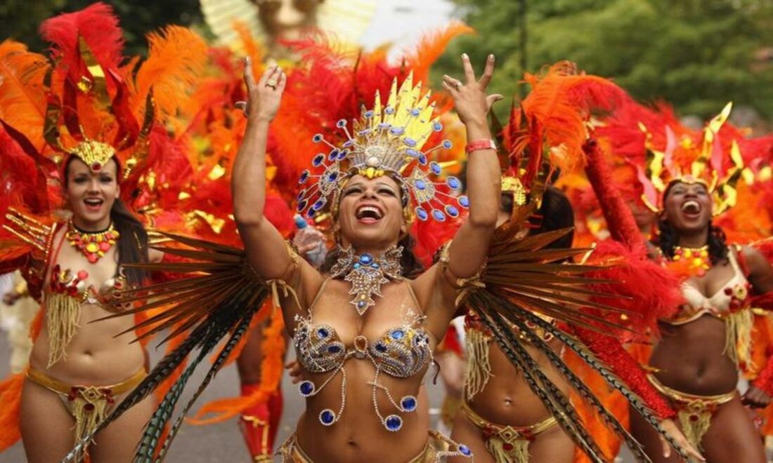 Durante anos Notting Hill Carnival atraiu quase dois milhões de visitantes ao distrito durante o último fim de semana de agosto