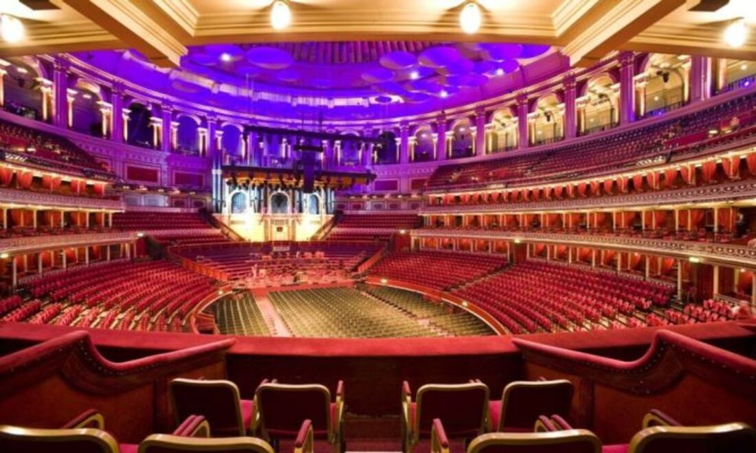 Você gostaria de visitar o Royal Albert Hall em Londres? Isto é possível com um dos passeios organizados onde você pode ver todos os interiores e exteriores deste local especial