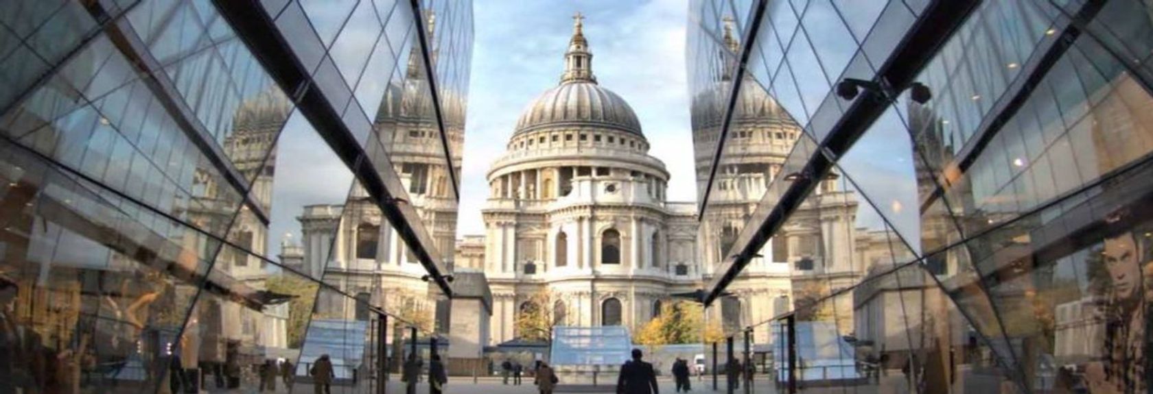 No centro de Londres, em Ludgate Hill fica a St Paul's Cathedral com sua famosa e impressionante cúpula