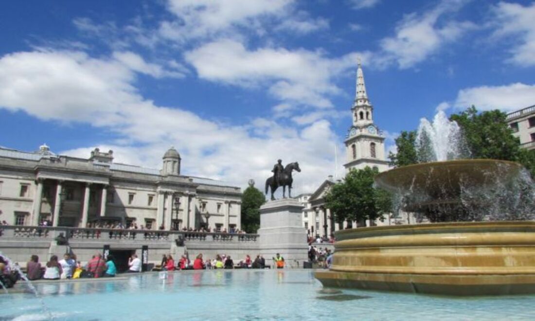 Em Trafalgar Square você não encontrará apenas várias estátuas e a National Gallery, existem também duas fontes impressionantes. Estas fontes foram acrescentadas à praça em 1939 e junto com os dois bustos formam um memorial aos Almirantes John Jellicoe (fonte ocidental) e David Beatty (fonte oriental).