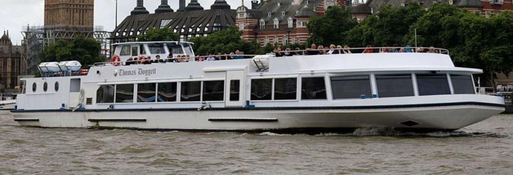 Descubra Londres da água durante esta viagem de duas horas de barco no Tamisa, navegando de Westminster, no centro de Londres, até Greenwich e de volta.