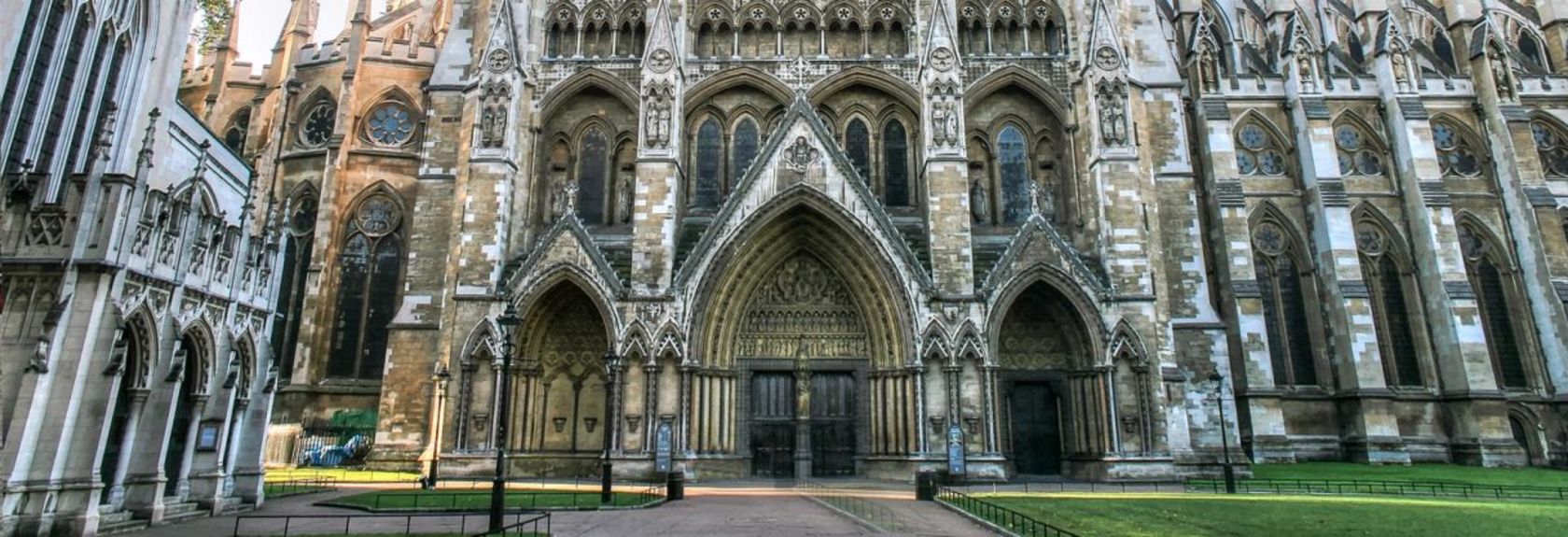 Uma visita a Londres não estaria completa sem uma visita à Westminster Abbey, a igreja mais famosa e talvez mais importante de todo o Reino Unido