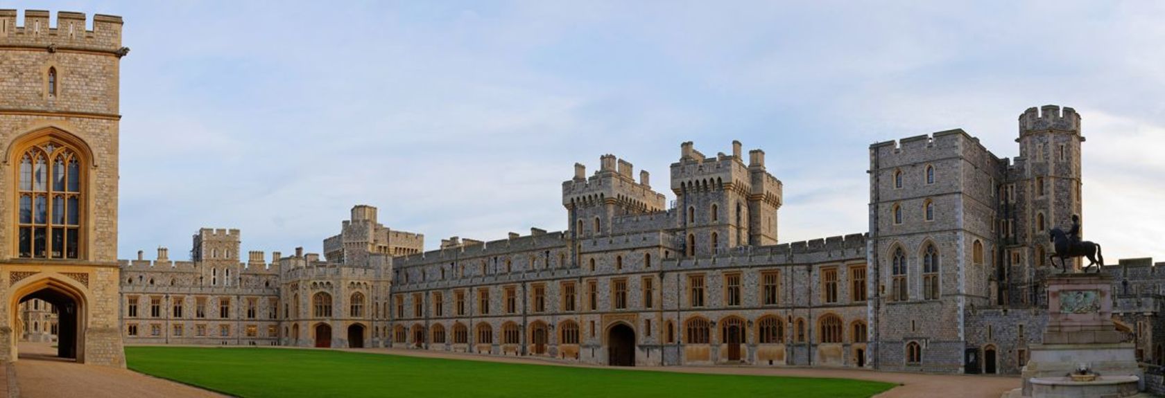 Visite a bela cidade histórica de Windsor e Windsor Castle e descubra o lugar onde o Príncipe Harry e Meghan Markle deram um ao outro a palavra de sim durante seu casamento de conto de fadas em 19 de maio de 2018